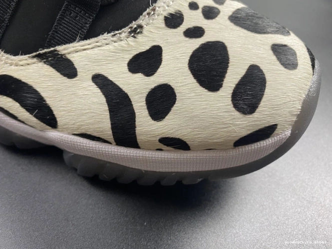 INSTINCT AIR JORDAN ANIMAL AR0715-010 11 0821